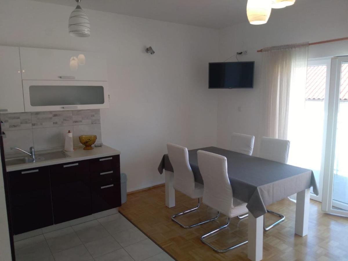 Sea Side App Apartment Vratarusa Luaran gambar