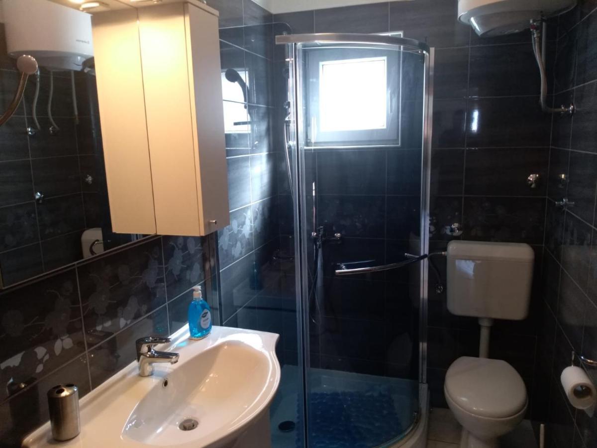 Sea Side App Apartment Vratarusa Luaran gambar